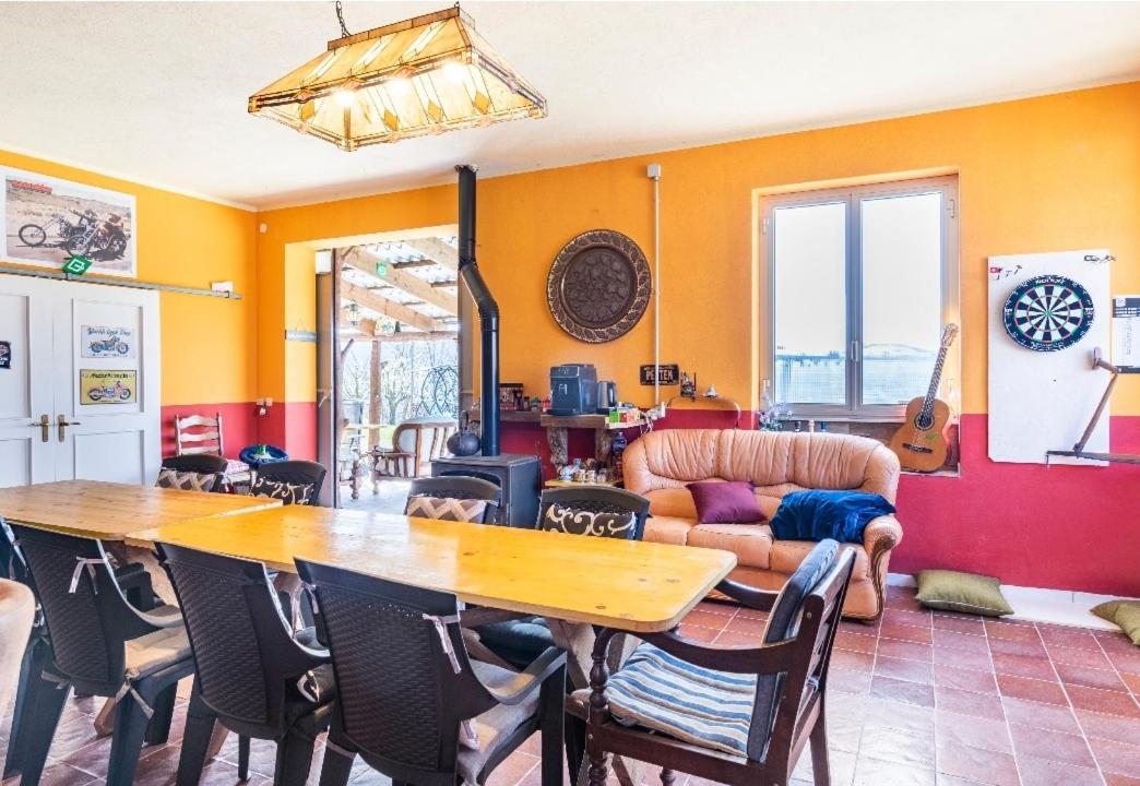 Moto Pareto B&B المظهر الخارجي الصورة
